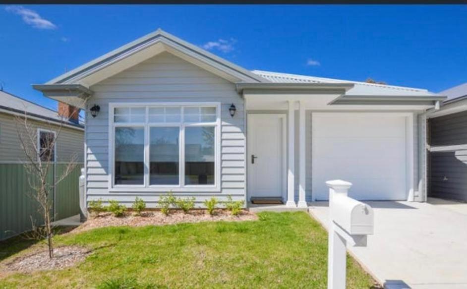 21 On Court Villa Mudgee Exteriör bild